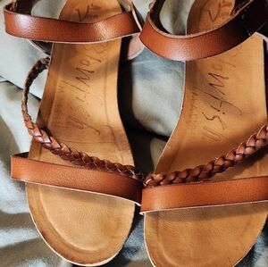 Blowfish sandals, Brown, Size 7